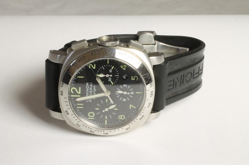 A GENTLEMAN'S STAINLESS STEEL LUMINOR PANERAI AUTOMATIC CHRONOGRAPH Image