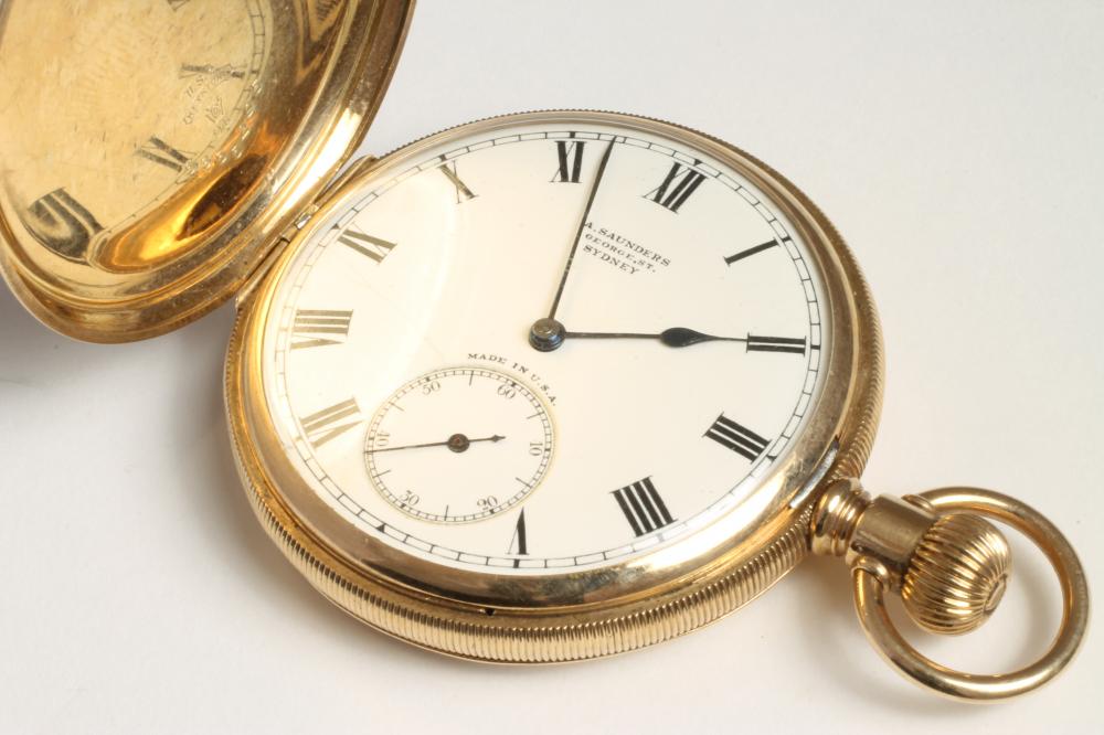 A 9KT GOLD TOP WIND HUNTER POCKET WATCH Image