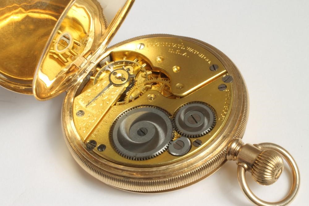 A 9KT GOLD TOP WIND HUNTER POCKET WATCH Image
