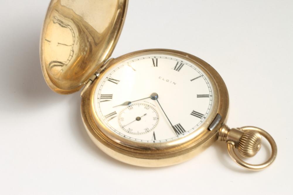 A 9KT GOLD TOP WIND ELGIN HUNTER POCKET WATCH Image