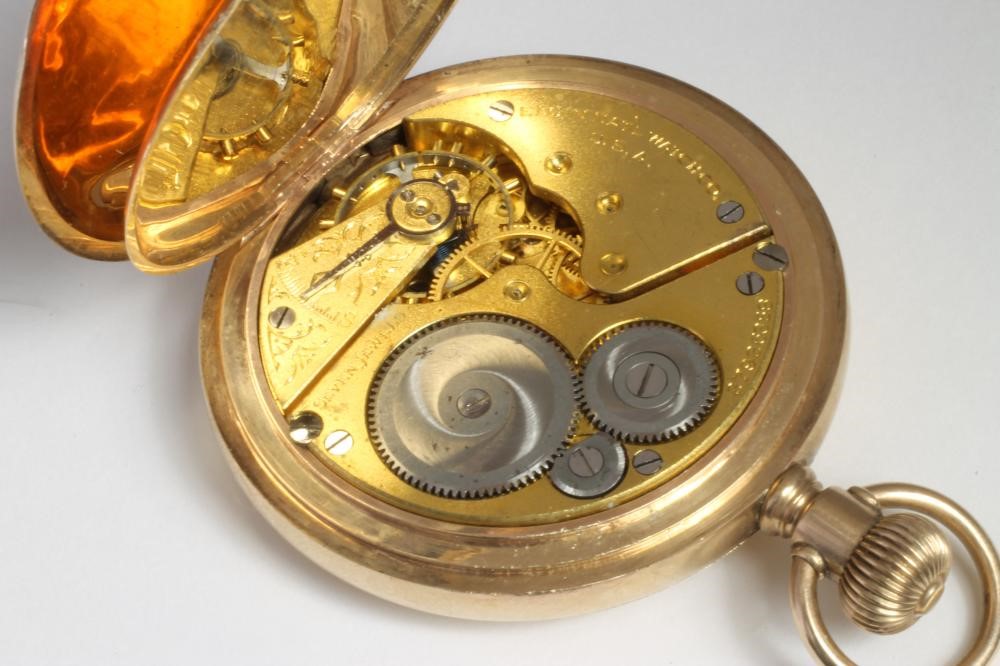A 9KT GOLD TOP WIND ELGIN HUNTER POCKET WATCH Image