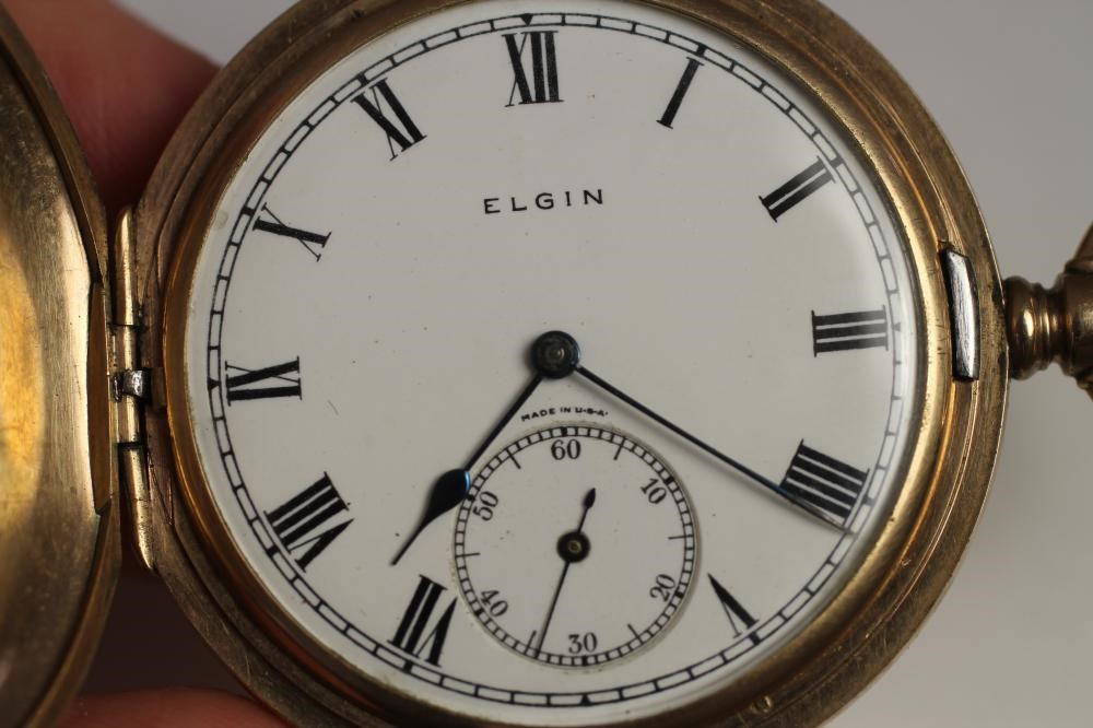 A 9KT GOLD TOP WIND ELGIN HUNTER POCKET WATCH Image