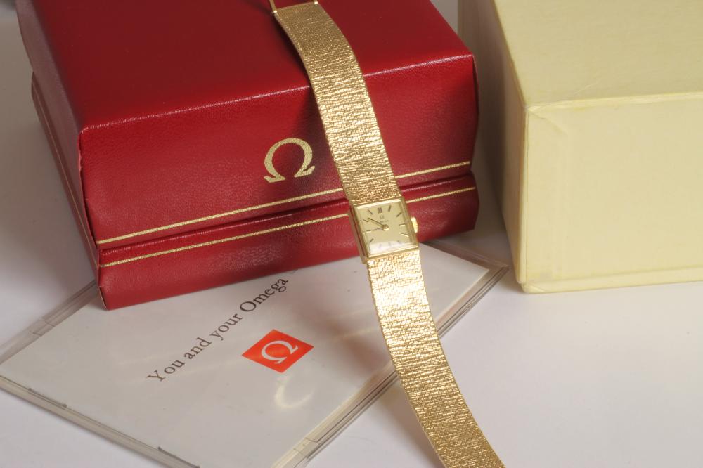 A LADY'S 9CT GOLD "OMEGA" WRISTWATCH Image