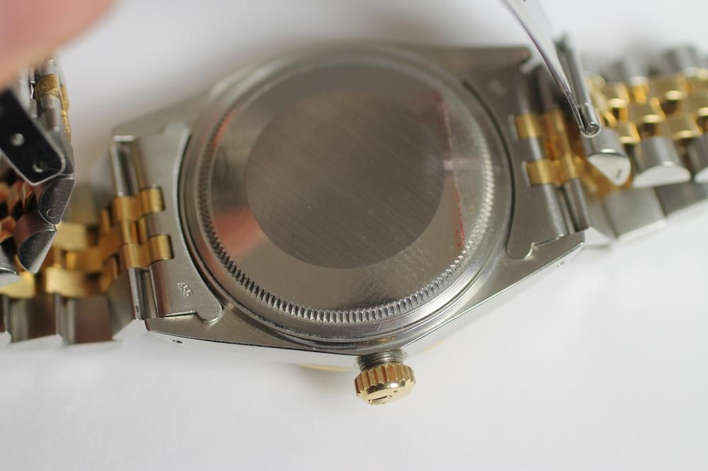 A GENTLEMAN'S STAINLESS STEEL AND GOLD ROLEX OYSTER PERPETUAL DATEJUST SUPERLATIVE CHRONOMETER Image