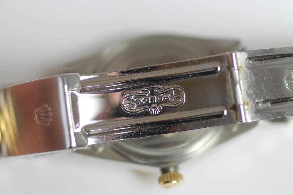 A GENTLEMAN'S STAINLESS STEEL AND GOLD ROLEX OYSTER PERPETUAL DATEJUST SUPERLATIVE CHRONOMETER Image