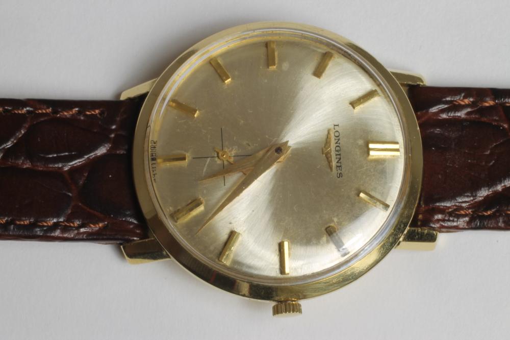 A GENTLEMAN'S 18CT GOLD CASED LONGINES WRISTWATCH Image