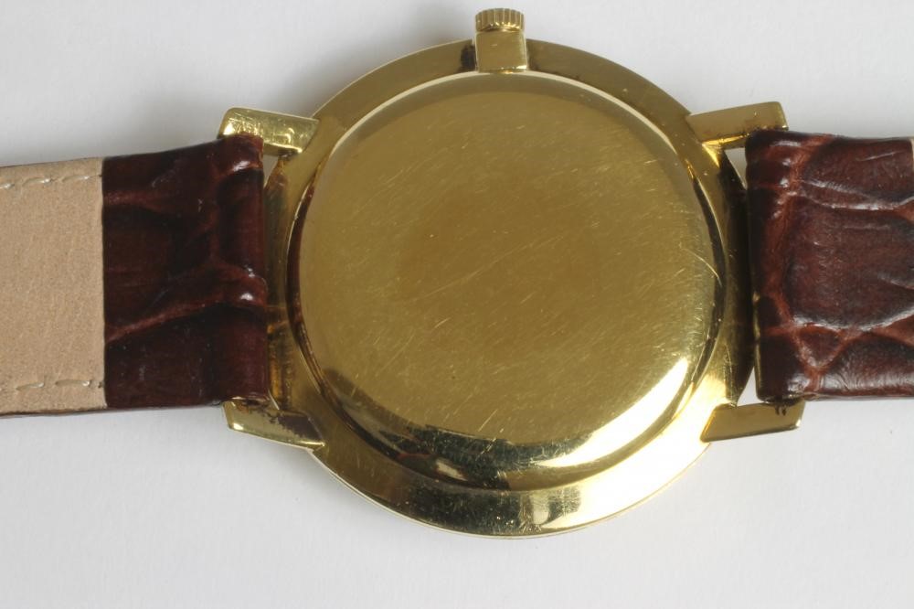 A GENTLEMAN'S 18CT GOLD CASED LONGINES WRISTWATCH Image