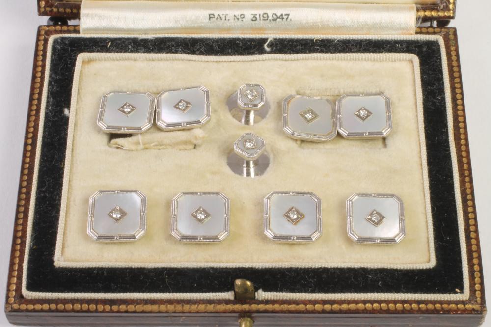 A GENTLEMAN'S 9CT WHITE GOLD DRESS SET Image