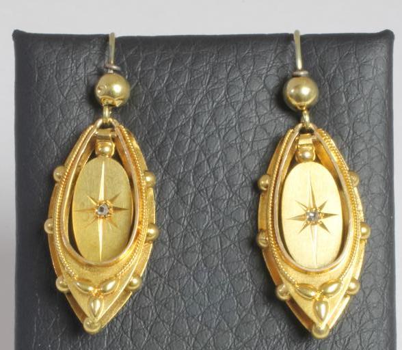 A PAIR OF VICTORIAN GOLD PENDANT EARRINGS Image