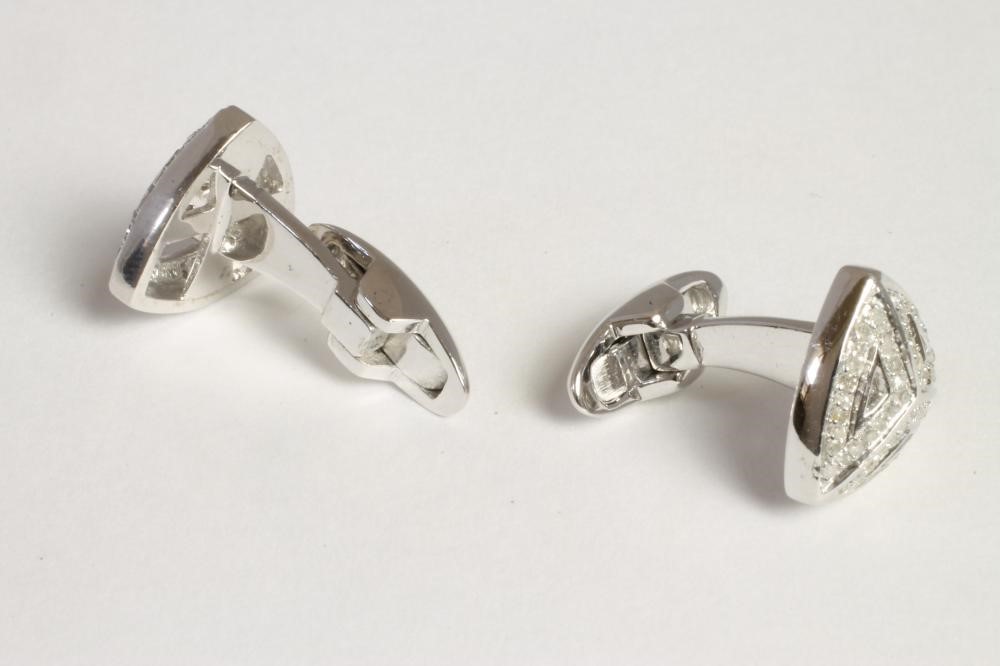 A PAIR OF DIAMOND CUFFLINKS Image