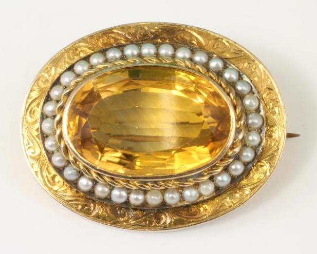 A VICTORIAN OVAL BROOCH Image