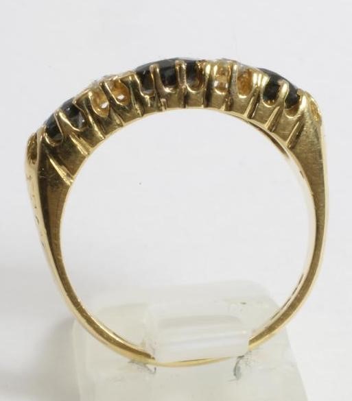 A THREE STONE SAPPHIRE RING Image