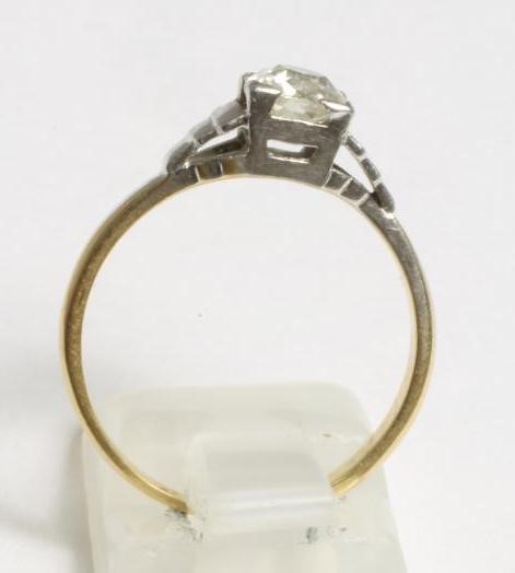 A SOLITAIRE DIAMOND RING Image