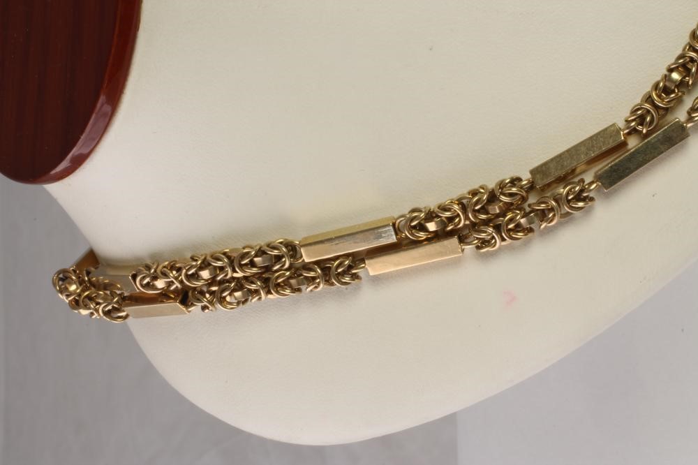 A 9CT GOLD FANCY CHAIN NECKLACE Image