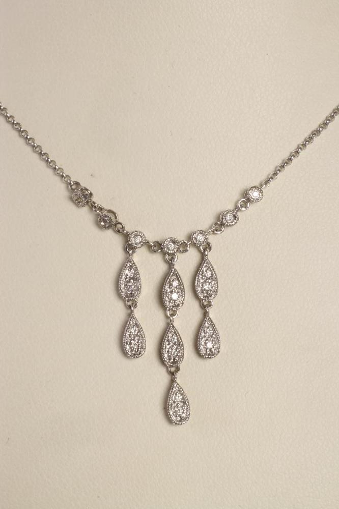 A DIAMOND NECKLACE Image