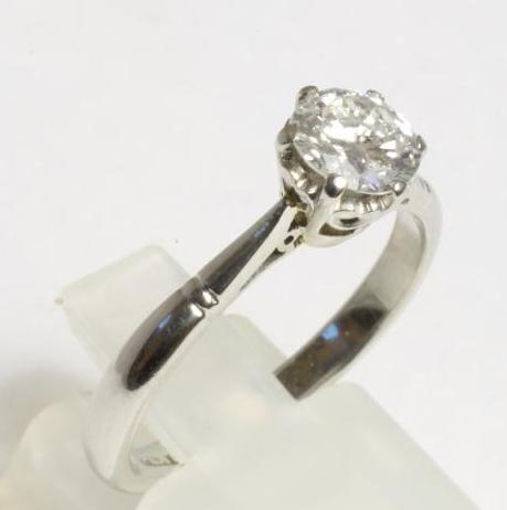 A SOLITAIRE DIAMOND RING Image