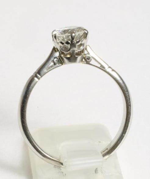 A SOLITAIRE DIAMOND RING Image