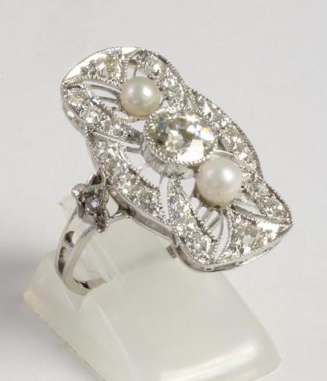 AN ART DECO STYLE DIAMOND AND PEARL PLAQUE RING Image