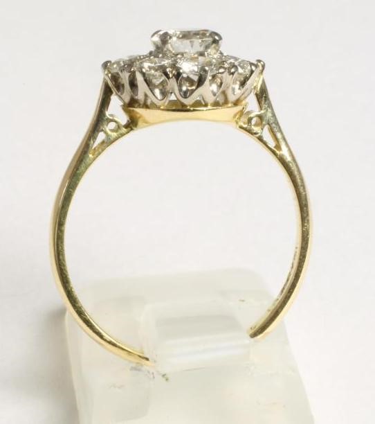 A DIAMOND FLOWERHEAD CLUSTER RING Image