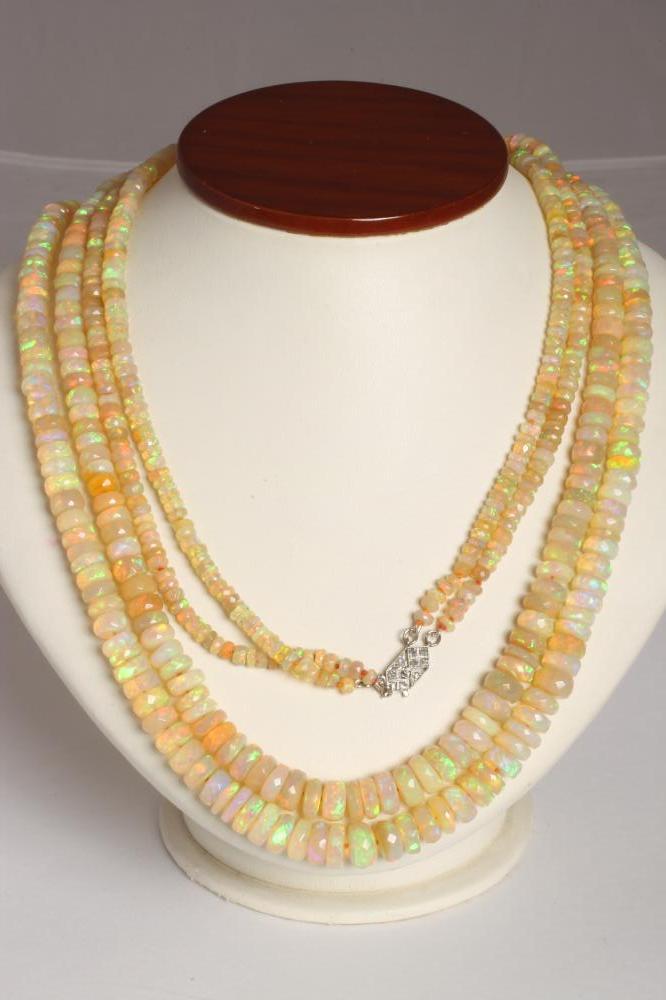AN OPAL DOUBLE STRAND NECKLACE Image