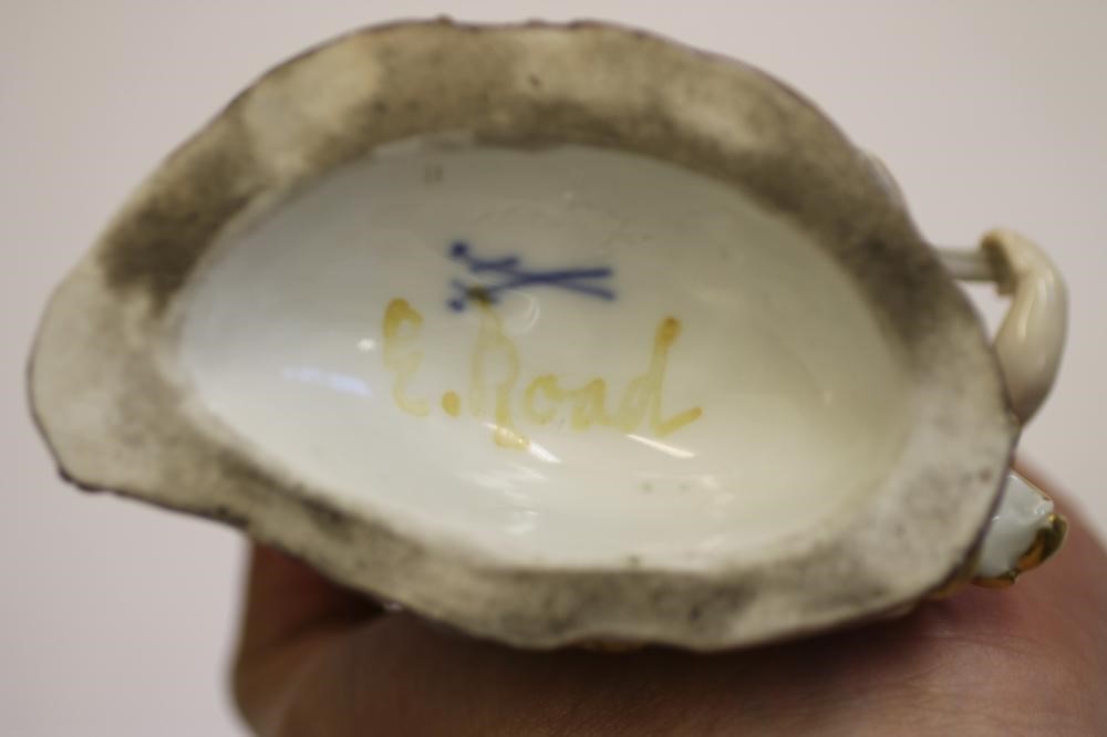 A MEISSEN PORCELAIN FIGURE GROUP Image