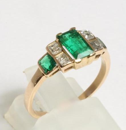AN EMERALD AND DIAMOND RING Image