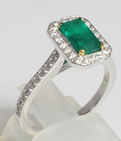 AN EMERALD AND DIAMOND DRESS RING Image