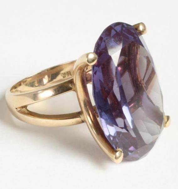 A SYNTHETIC ALEXANDRITE DRESS RING Image