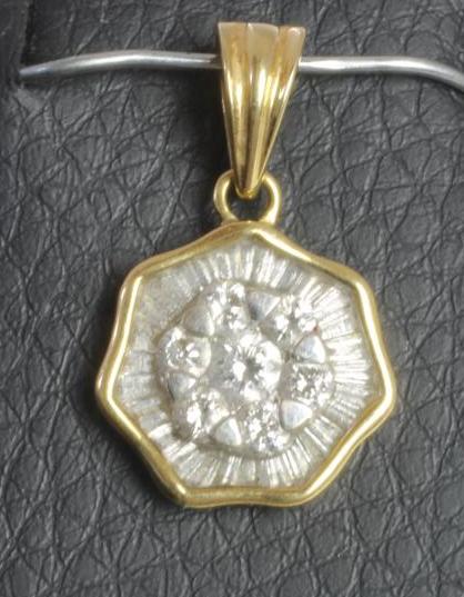 A DIAMOND PENDANT Image