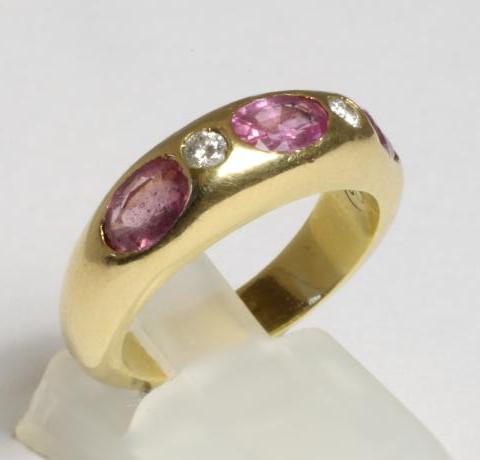 A PINK SAPPHIRE AND DIAMOND RING Image