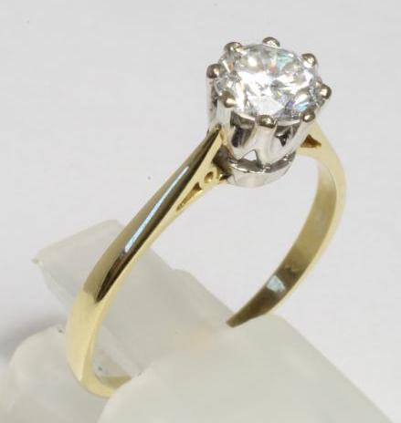 A SOLITAIRE DIAMOND RING Image