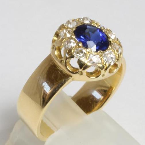 A VICTORIAN SAPPHIRE AND DIAMOND CLUSTER RING Image