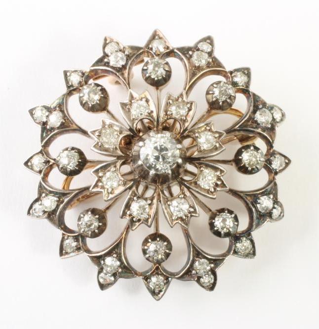 A VICTORIAN DIAMOND FLOWERHEAD BROOCH/PENDANT Image