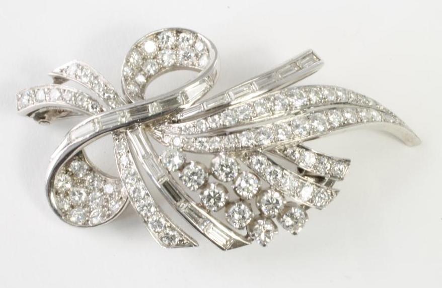A DIAMOND SPRAY BROOCH Image