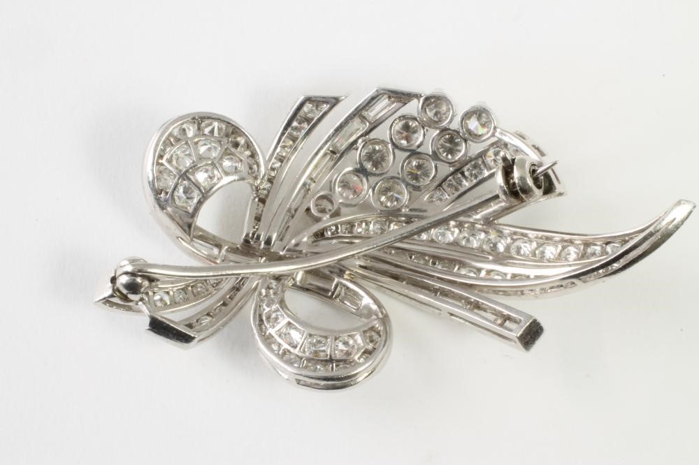 A DIAMOND SPRAY BROOCH Image