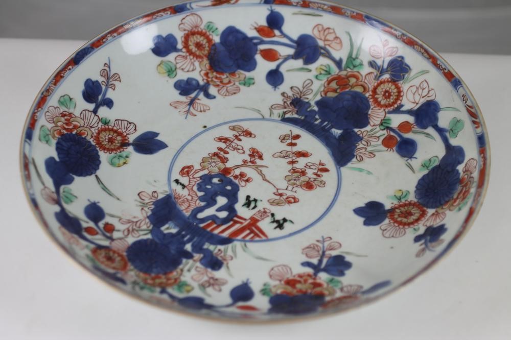A PAIR OF CHINESE IMARI PORCELAIN SAUCER DISHES Image