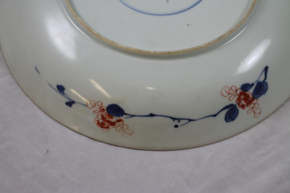 A PAIR OF CHINESE IMARI PORCELAIN SAUCER DISHES Image