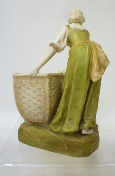 A ROYAL DUX BISQUE PORCELAIN FIGURAL VASE Image