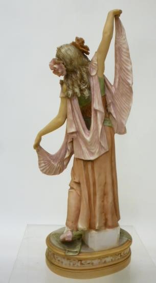 A ROYAL DUX BISQUE PORCELAIN FIGURE Image