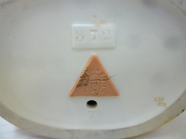 A ROYAL DUX BISQUE PORCELAIN FIGURE Image
