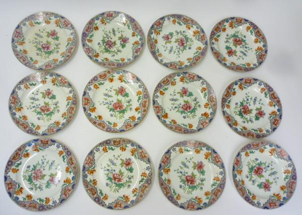 A SET OF TWELVE SPODE PEARLWARE PLATES Image