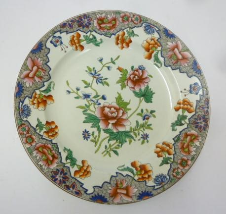 A SET OF TWELVE SPODE PEARLWARE PLATES Image