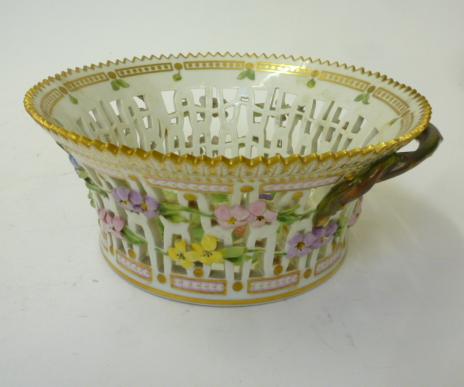 A ROYAL COPENHAGEN PORCELAIN "FLORA DANICA" BASKET Image