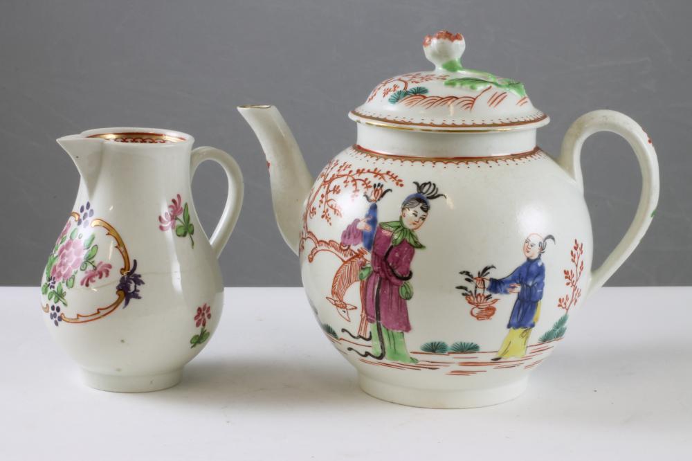A FIRST PERIOD WORCESTER PORCELAIN TEAPOT AND COVER Image