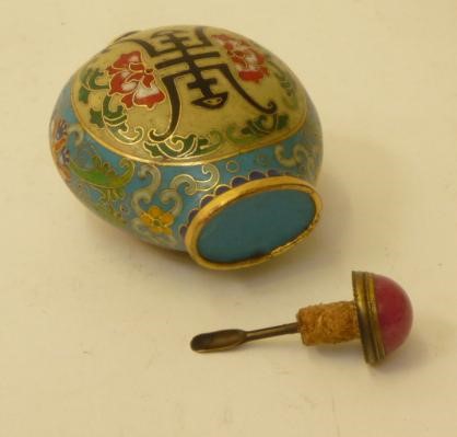 A CHINESE CLOISONNE ENAMEL ON BRASS SNUFF BOTTLE Image