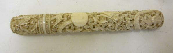 A CANTONESE IVORY NEEDLE HOLDER AND COVER Image
