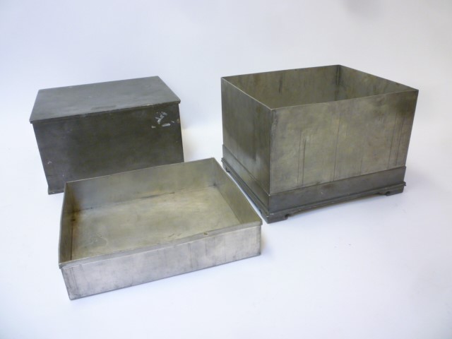 A CHINESE PEWTER TEA CHEST Image