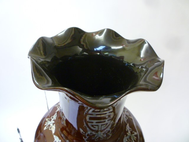 A CHINESE DARK RED LACQUERED ALCOVE VASE Image