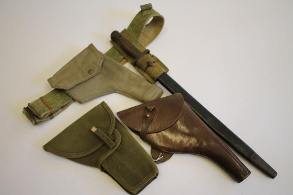 A WWI LEATHER HOLSTER Image