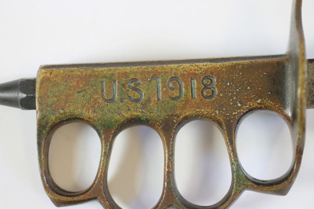 A US WWI MARK I TRENCH KNIFE Image